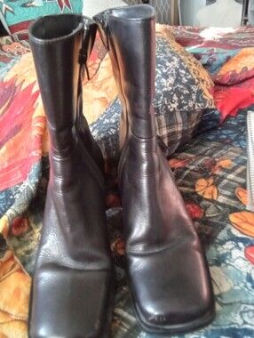 #1712 Vintage Black Leather Square-Toe Ankle Boots - 7M